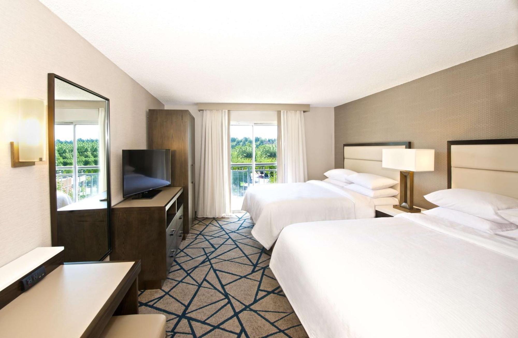 Embassy Suites By Hilton Seattle Белвю Екстериор снимка