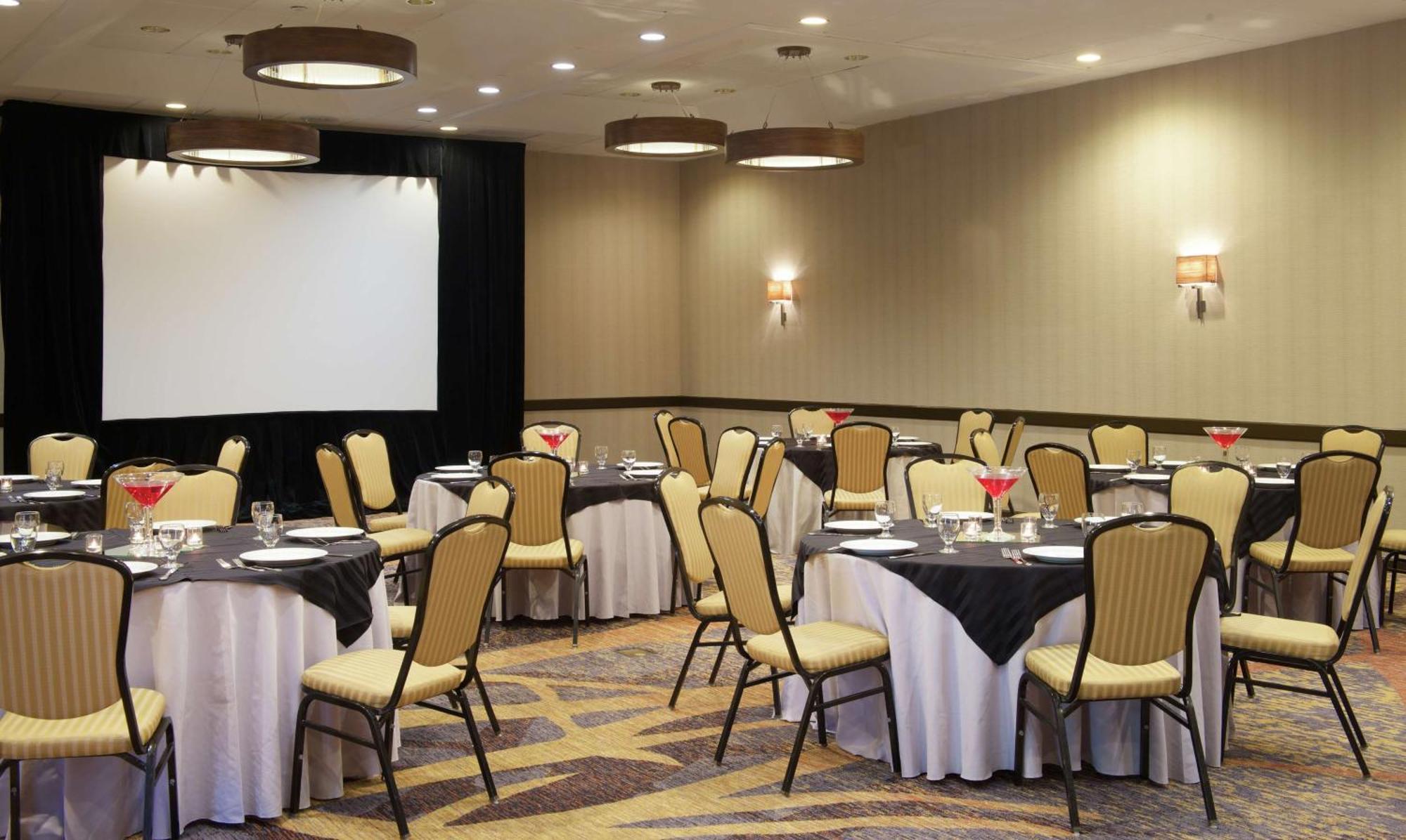 Embassy Suites By Hilton Seattle Белвю Екстериор снимка