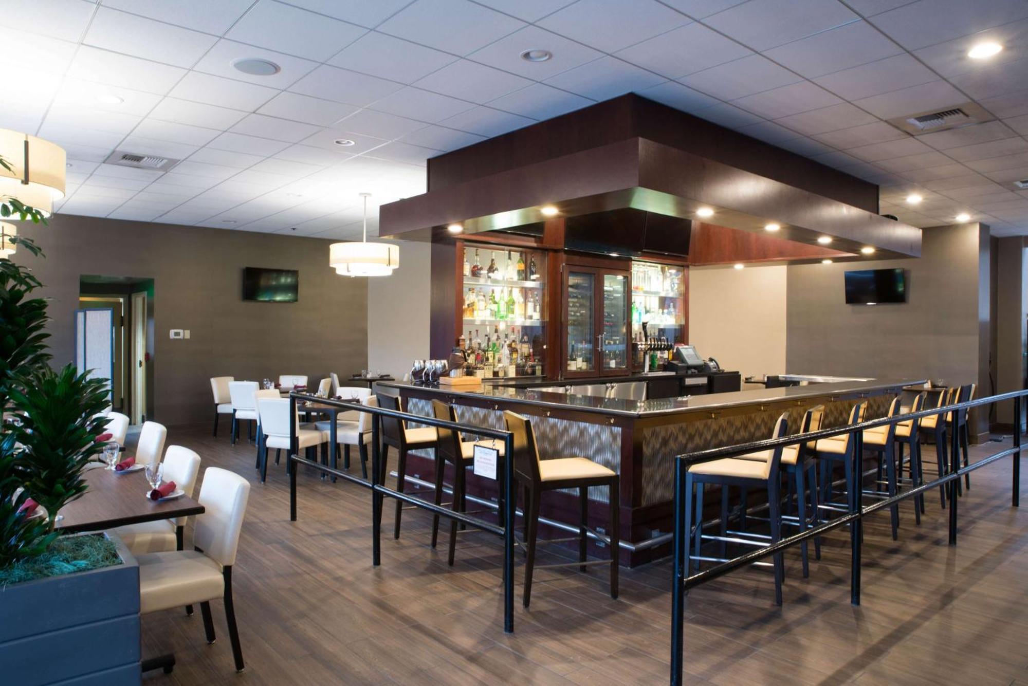 Embassy Suites By Hilton Seattle Белвю Екстериор снимка