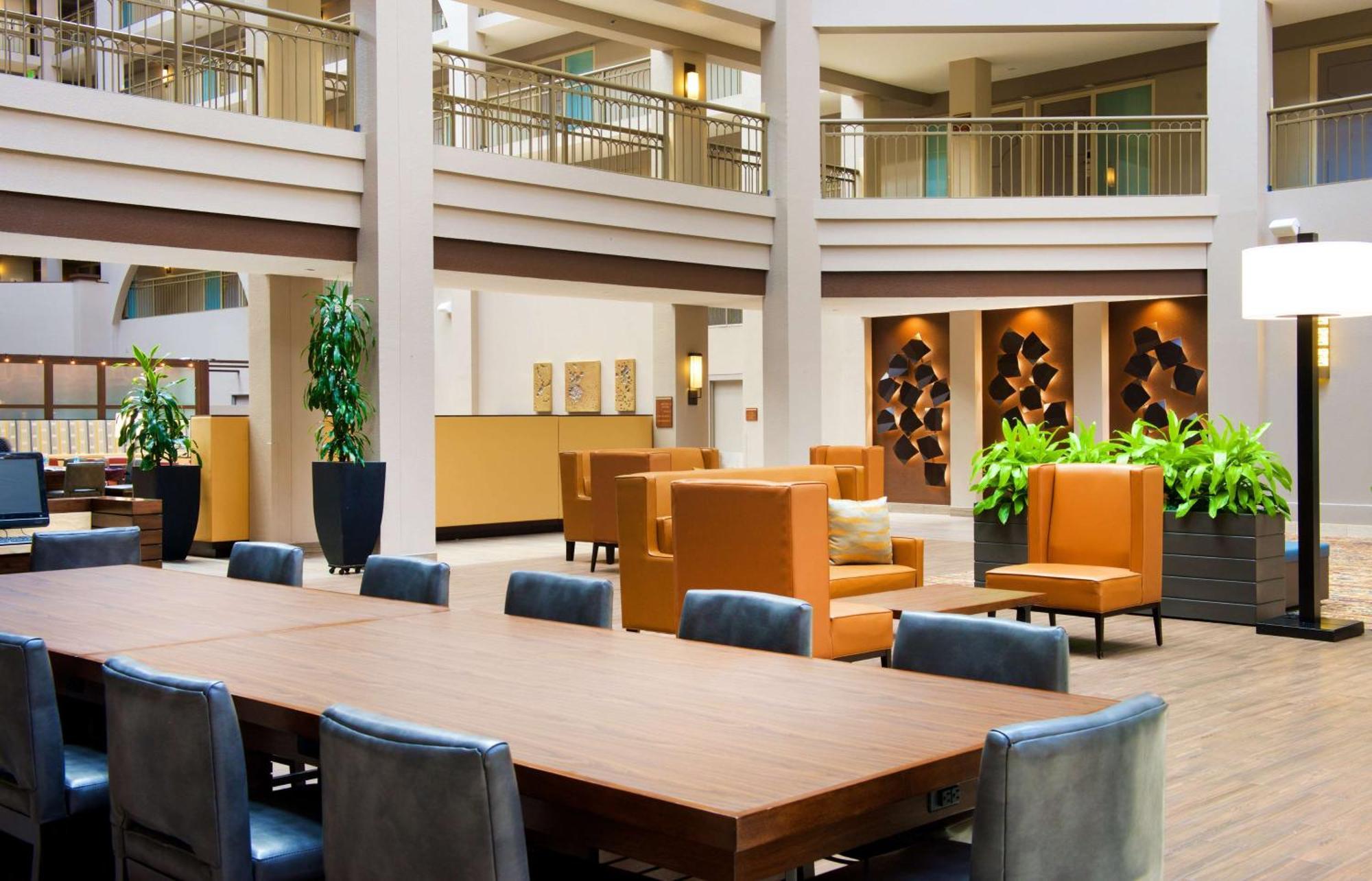 Embassy Suites By Hilton Seattle Белвю Екстериор снимка