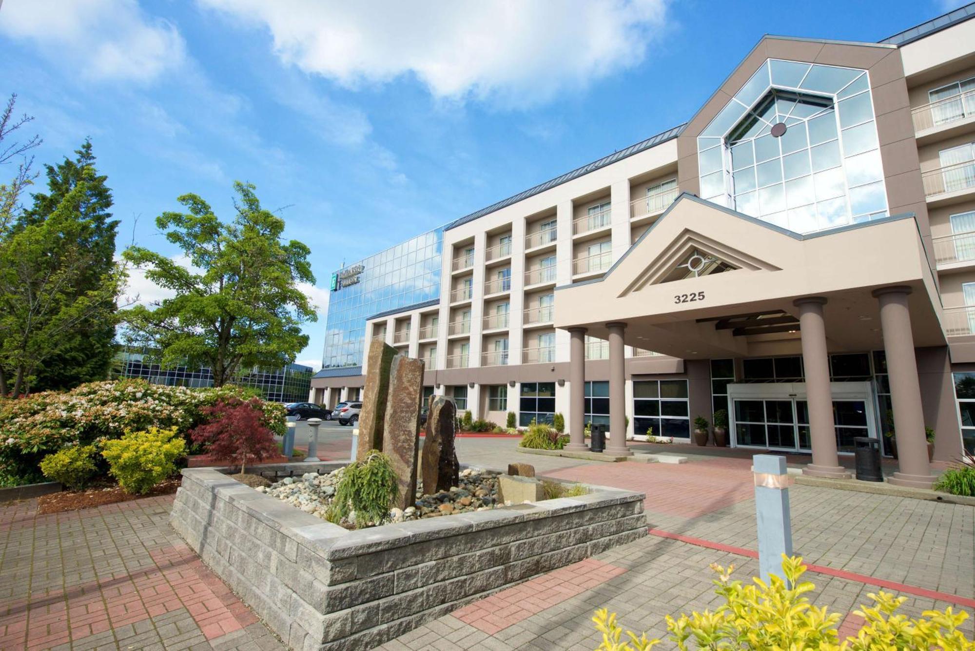 Embassy Suites By Hilton Seattle Белвю Екстериор снимка