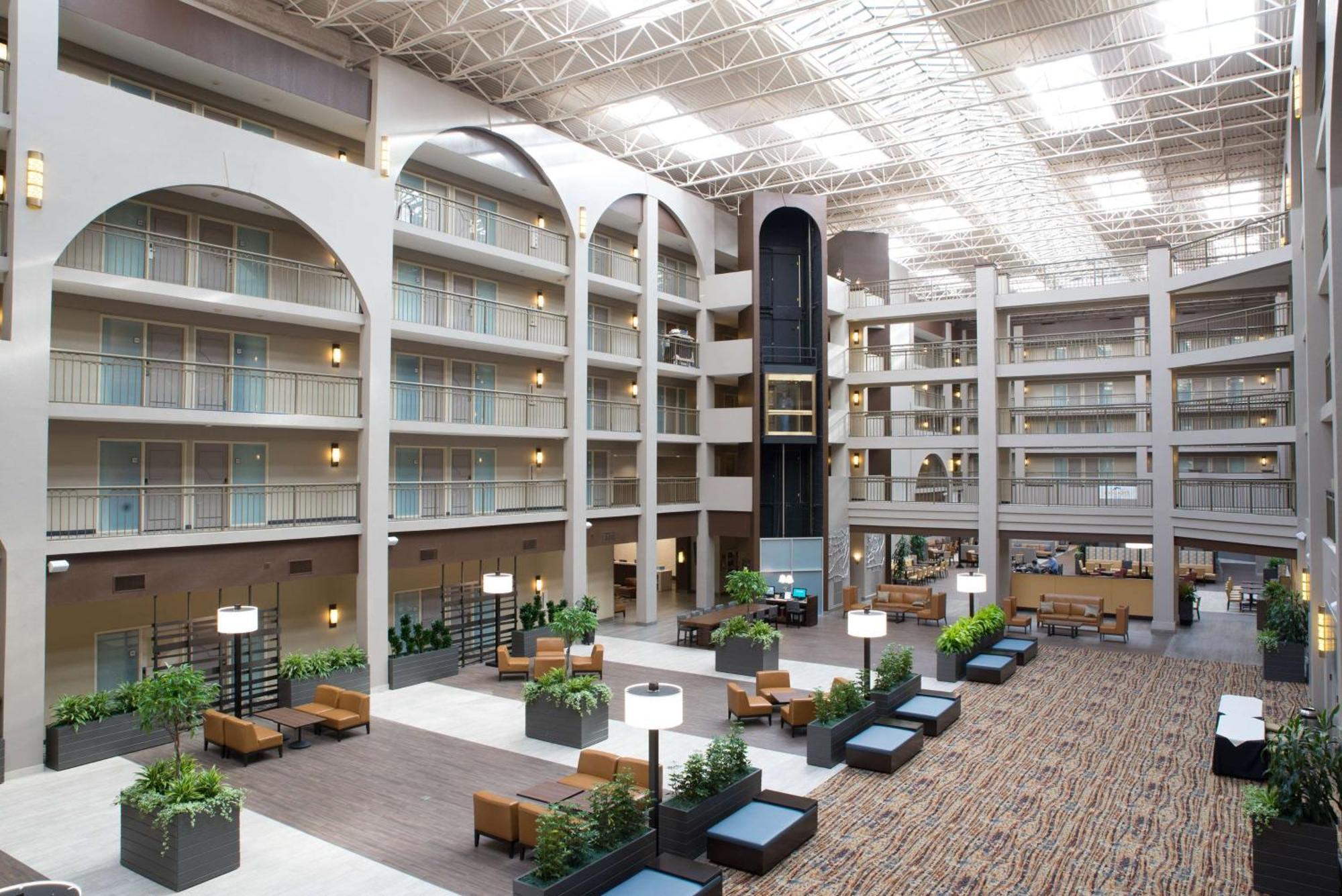 Embassy Suites By Hilton Seattle Белвю Екстериор снимка