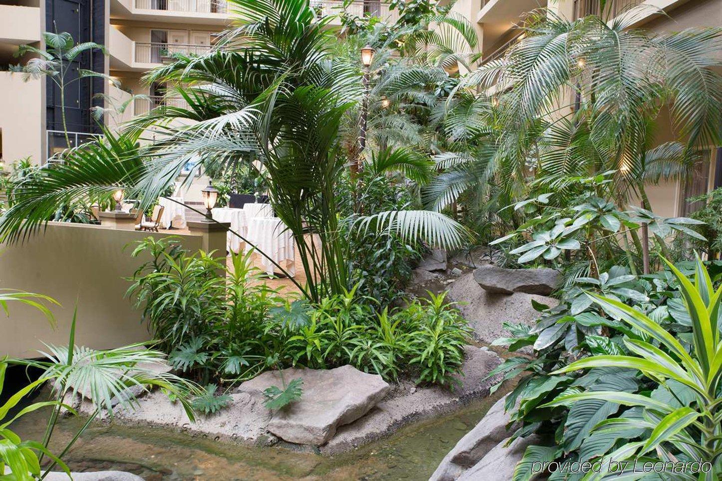 Embassy Suites By Hilton Seattle Белвю Екстериор снимка
